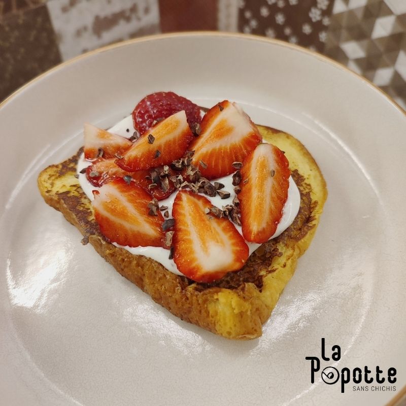 Brioche perdue, ricotta, fraise, grué de cacao