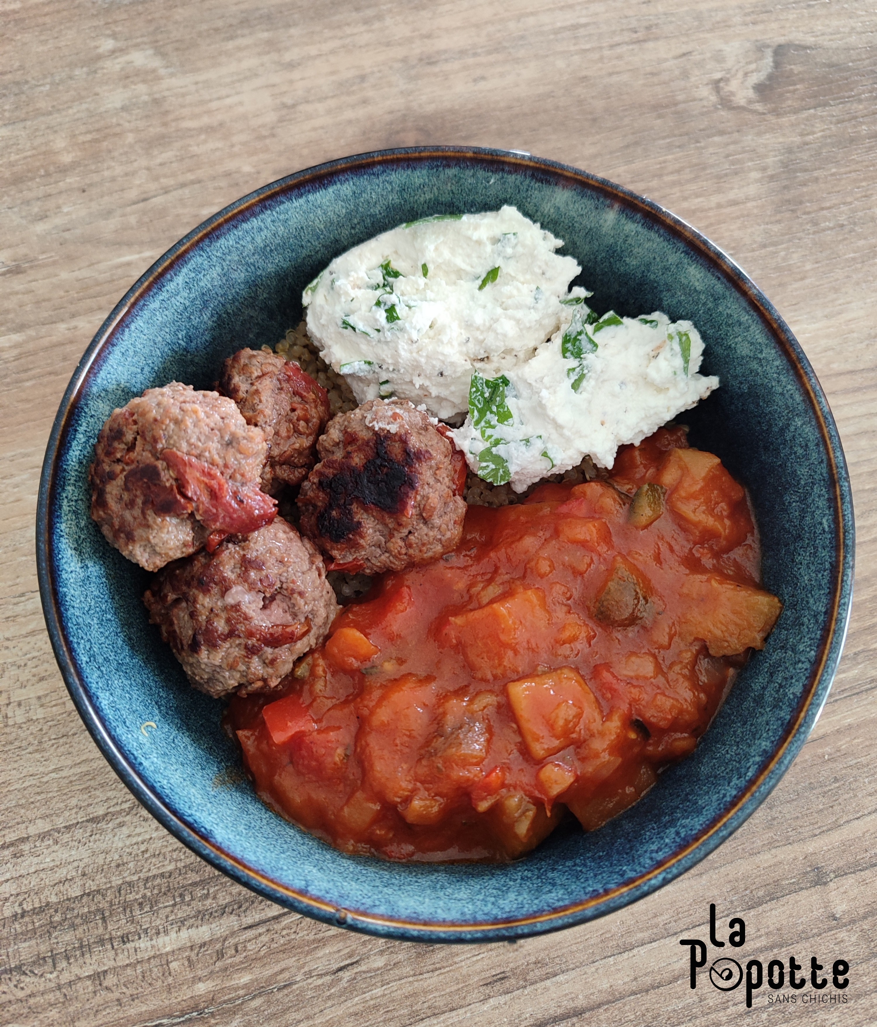 Quinoa aux boulettes de boeuf tomates séchées, ratatouille et ricotta aux herbes