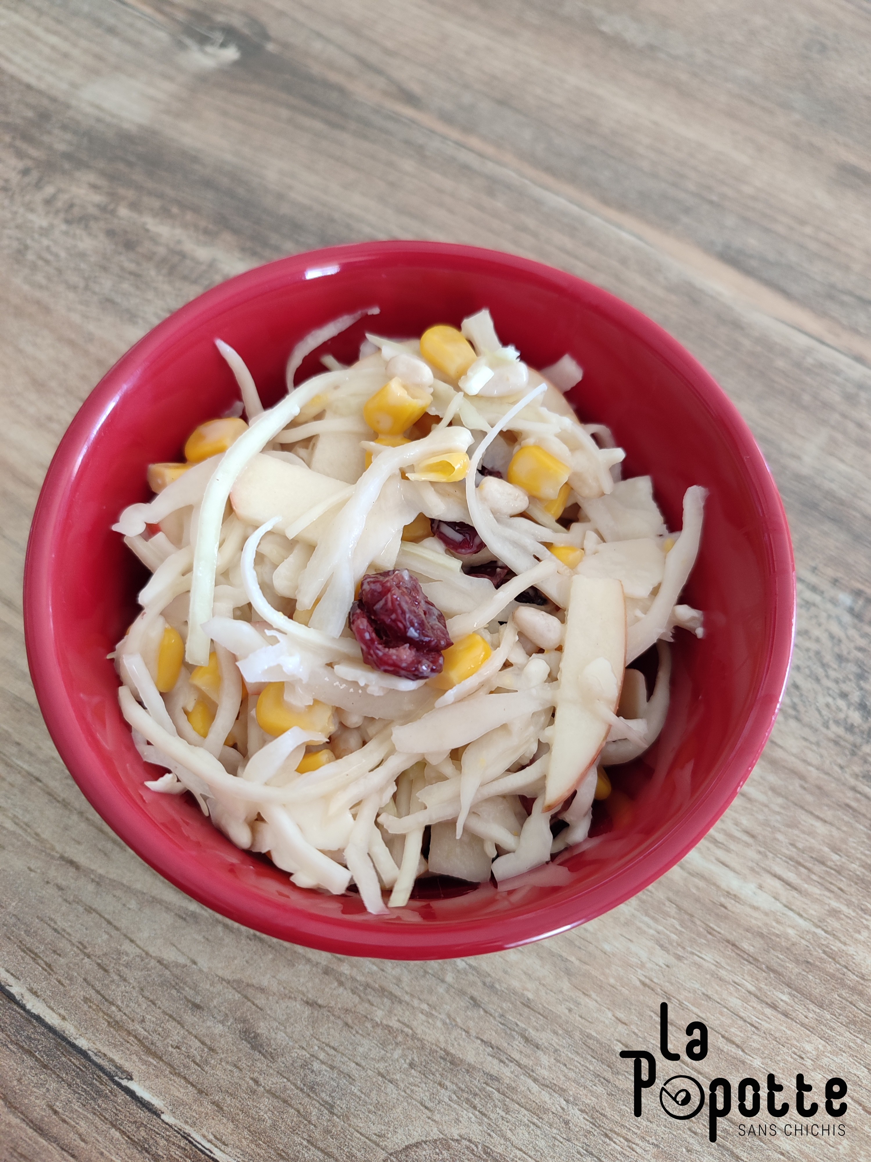 Salade de chou, maïs, pomme et cranberries