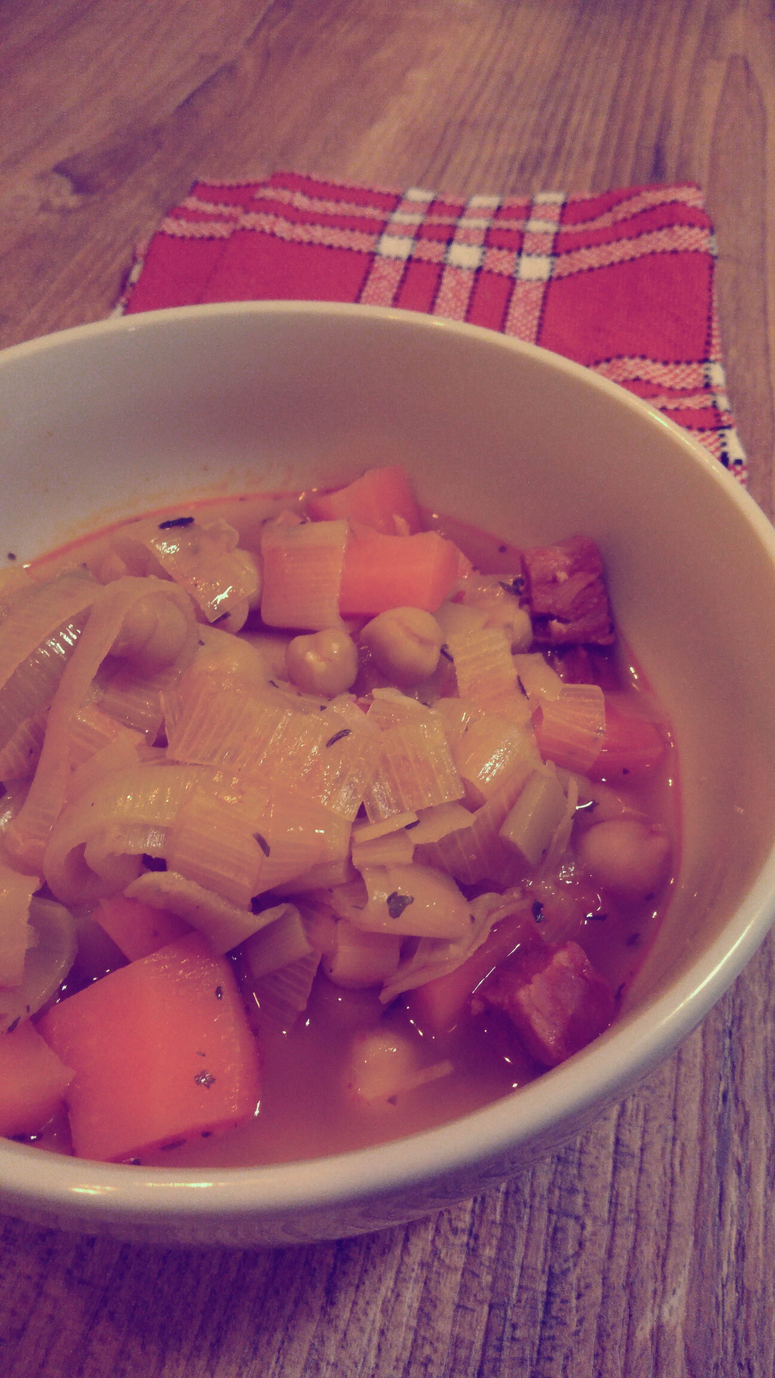 Soupe de pois chiches, poireaux, chorizo & coriandre.jpg